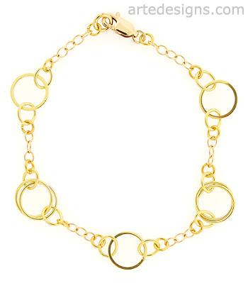 Delicate Gold Circle Bracelet
